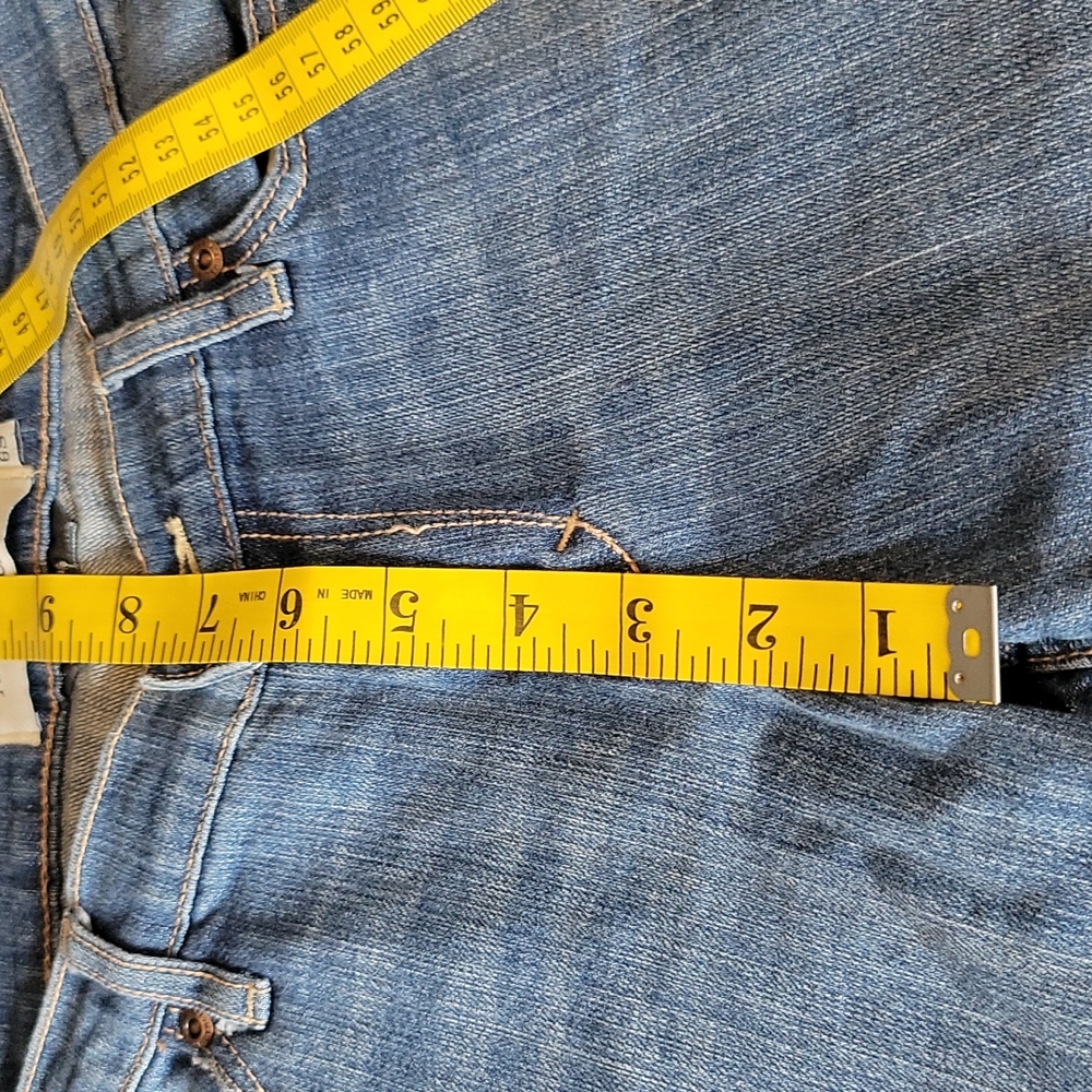 Abercrombie &Fitch Madison medium wash mid rise flared blue jeans size 6 short - Picture 3 of 7